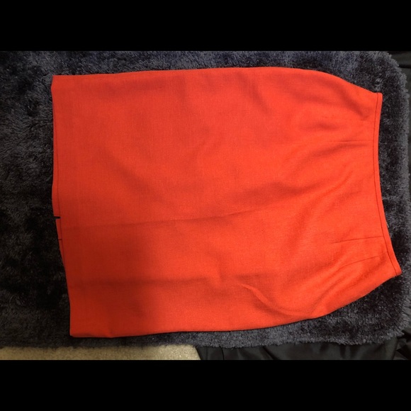 Ladies skirt suit - Picture 2 of 3